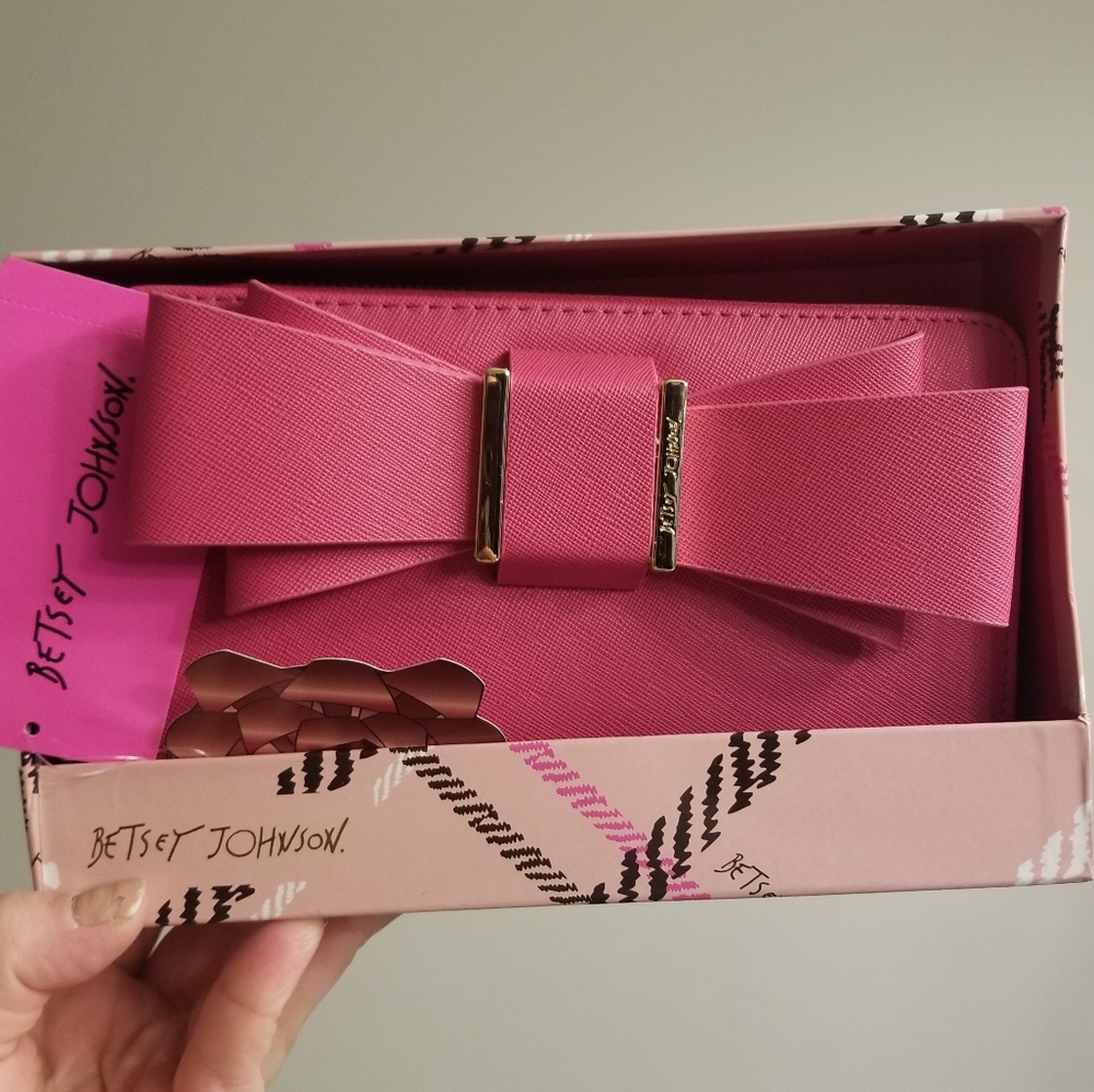 Betsey Johnson pink bow wallet